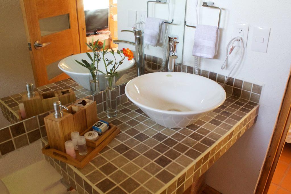 Habitación con cama grande